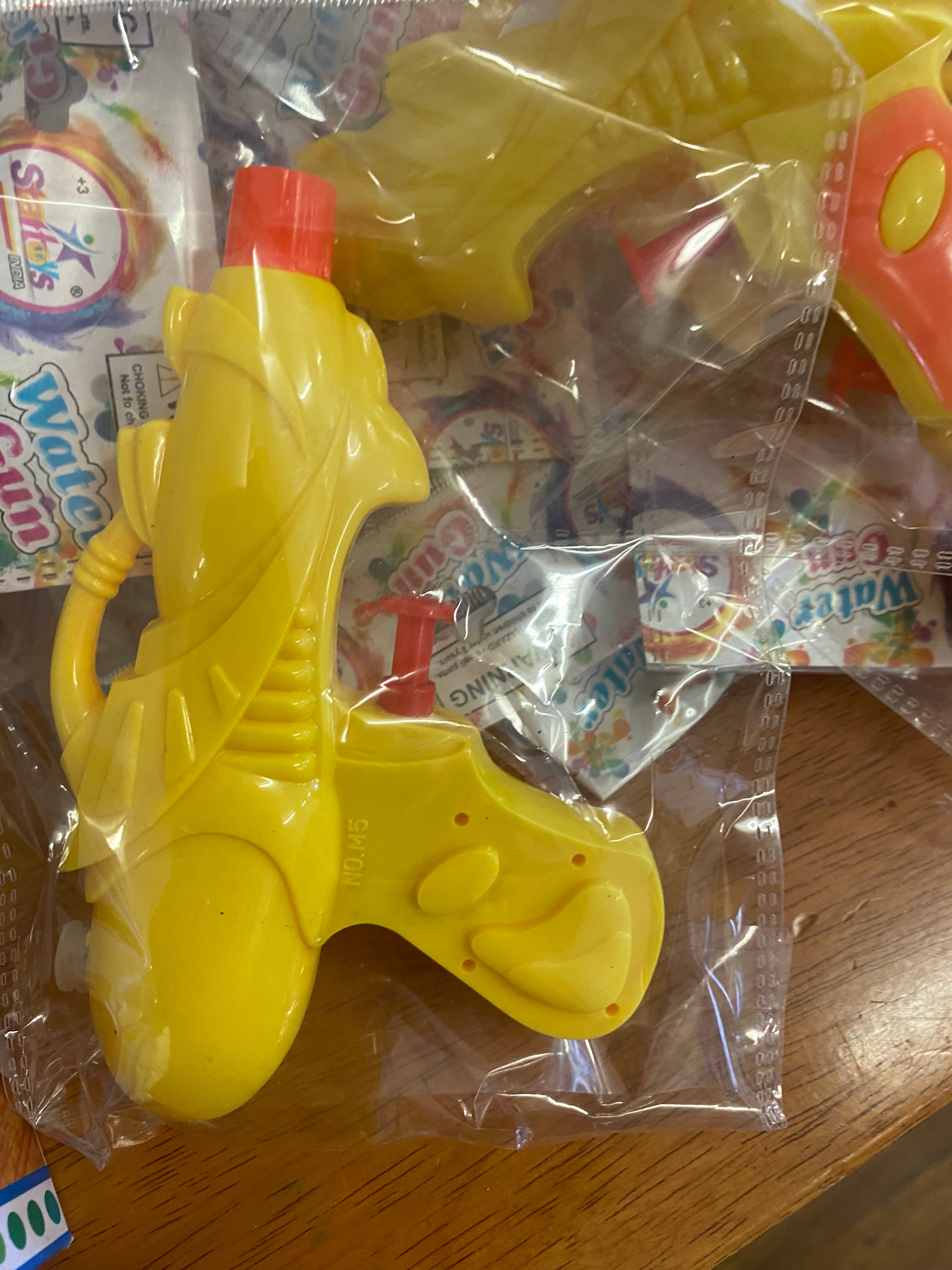 KIDS WATER GUN (HOLI)  SMALLL