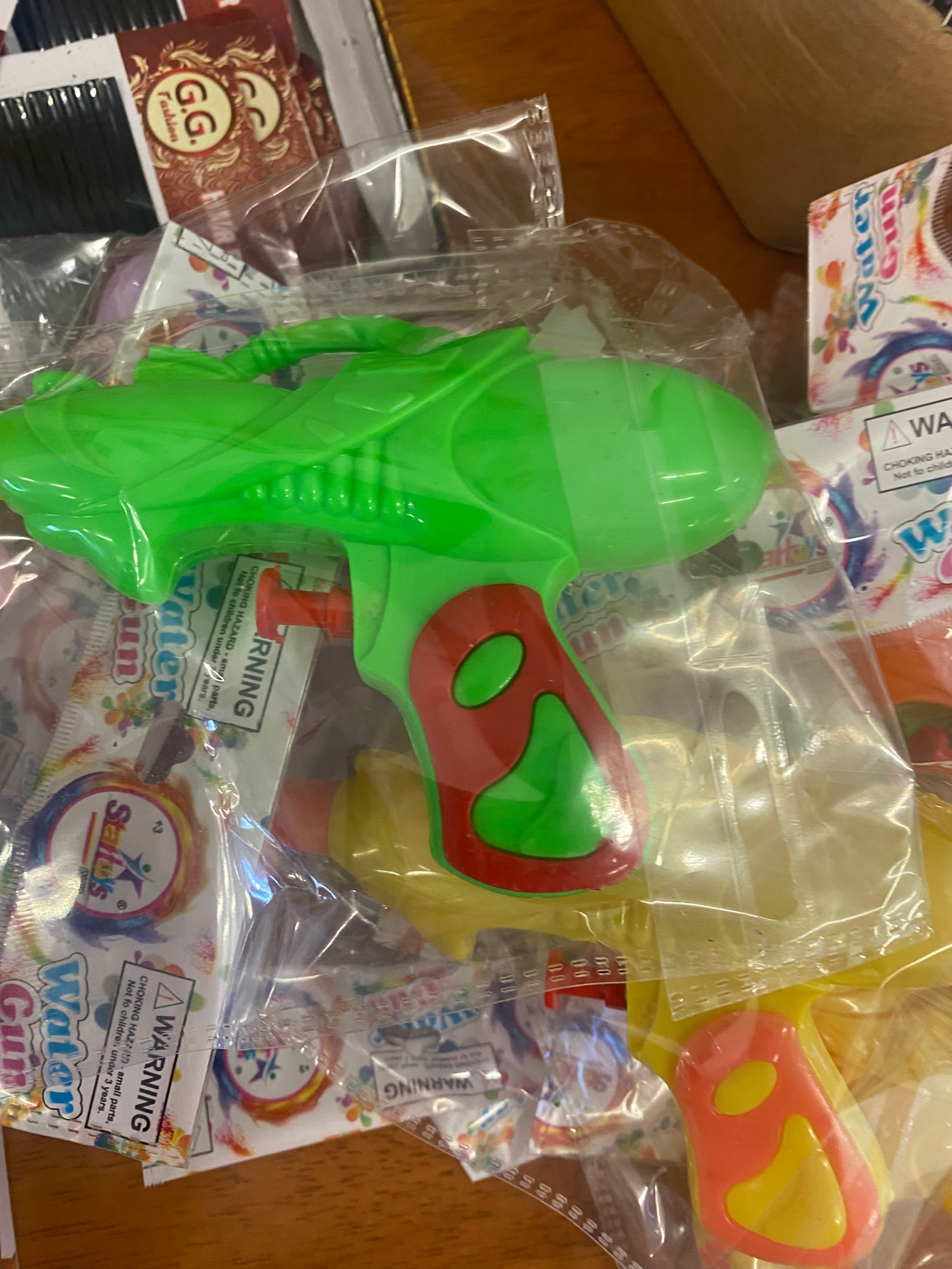 KIDS WATER GUN (HOLI)  SMALLL
