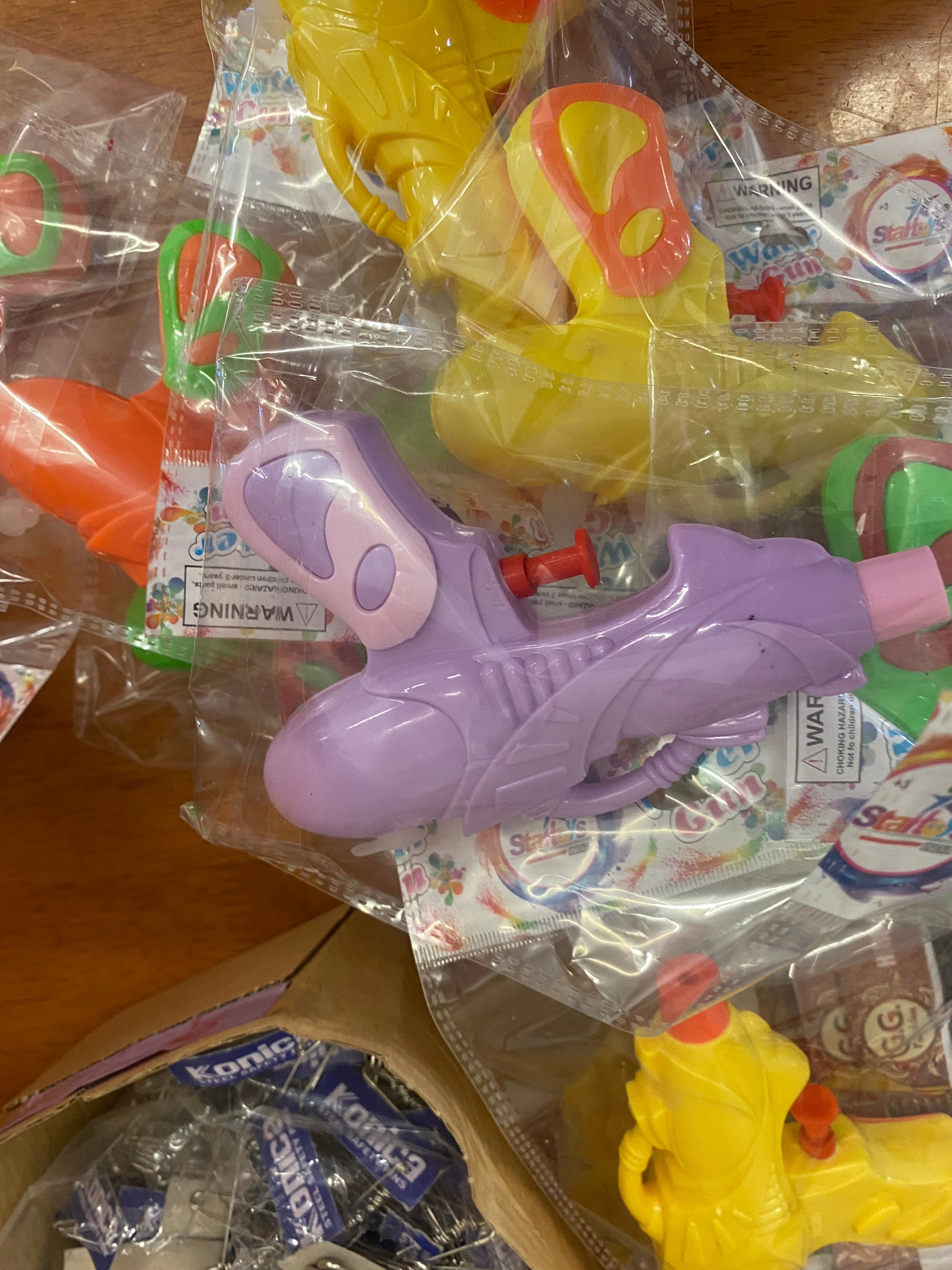 KIDS WATER GUN (HOLI)  SMALLL