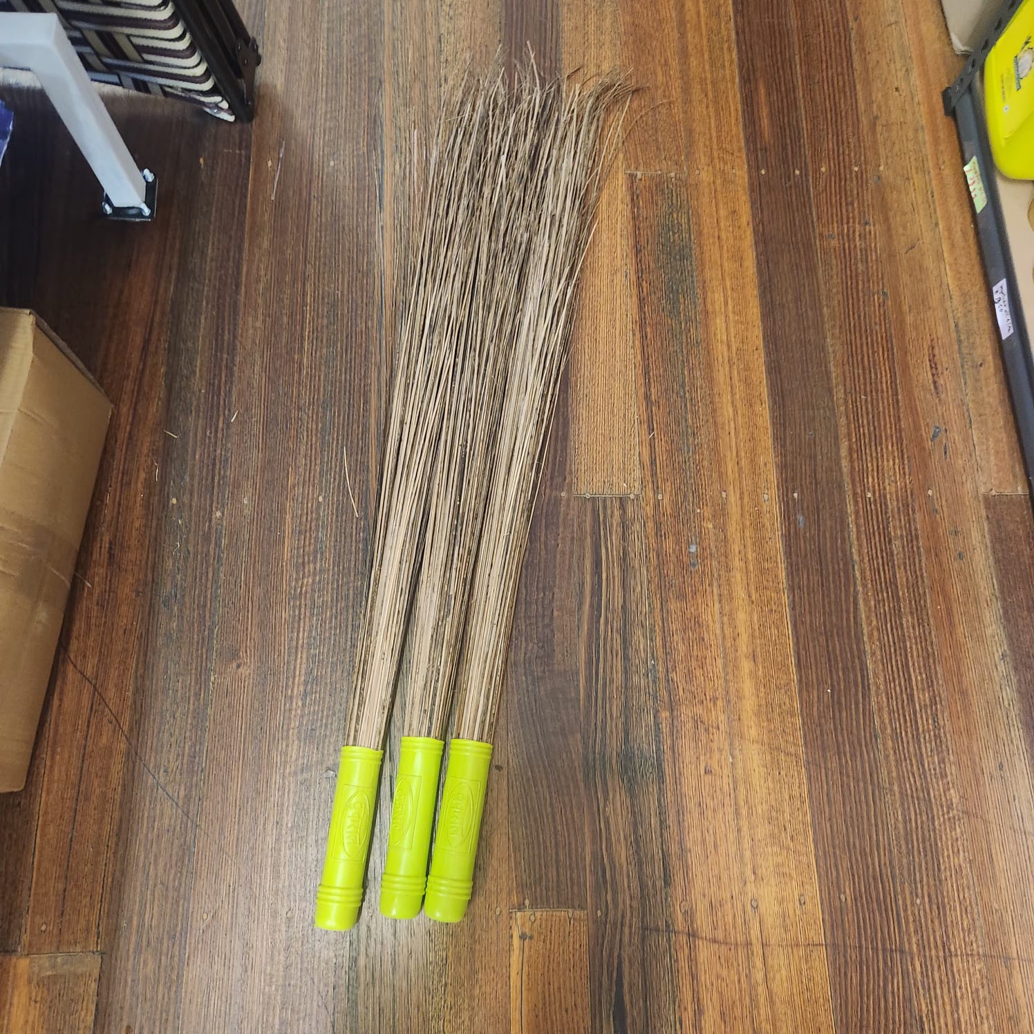 BROOM HARD ( TILLI STICKS)