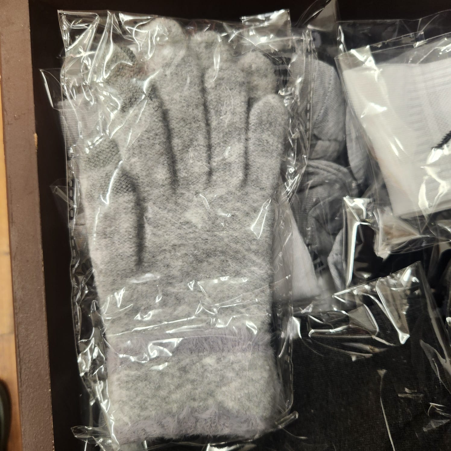 LADIES GLOVES FREE SIZE