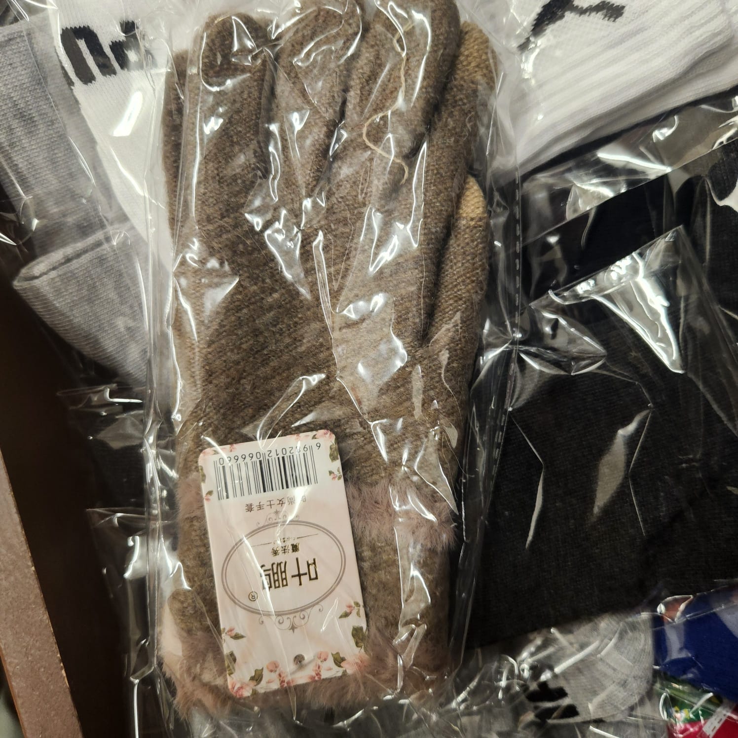 LADIES GLOVES FREE SIZE