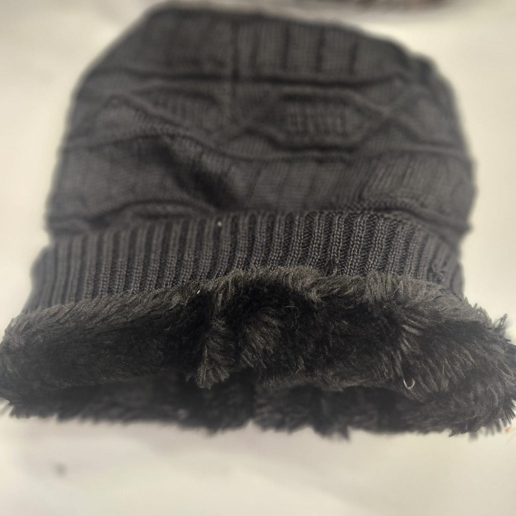 MALE BINNIES ( CAPS) FOR WINTERS FREE SIZE WITH FURR LINNING