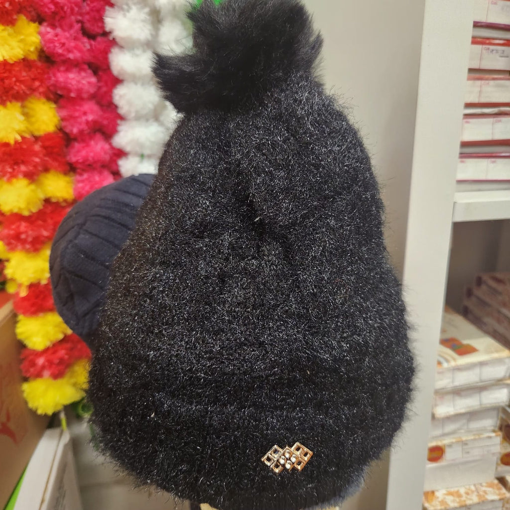LADIES BEANIE WITH FURR SINGLE POM POM