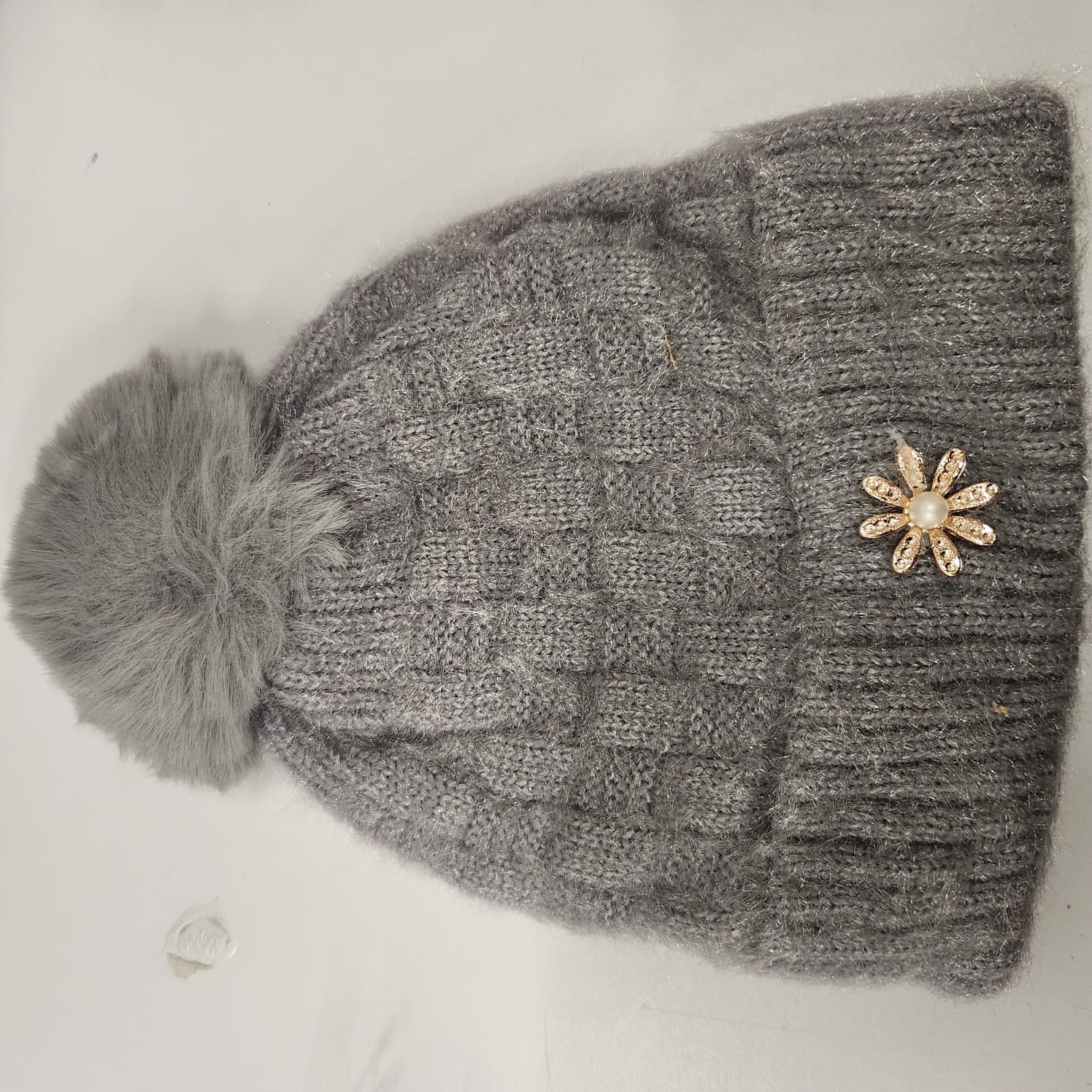 LADIES BEANIE WITH FURR SINGLE POM POM