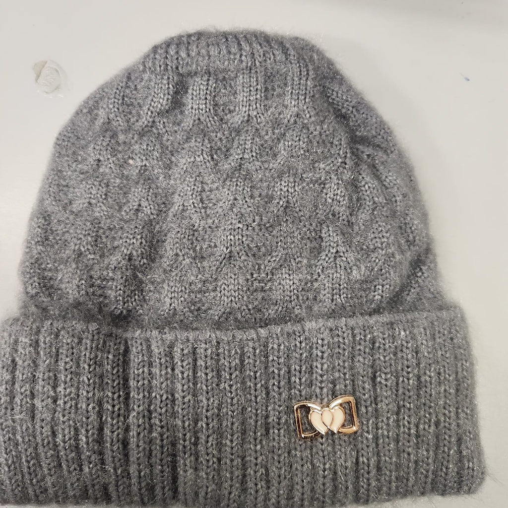 LADIES BEANIES WITH FURR