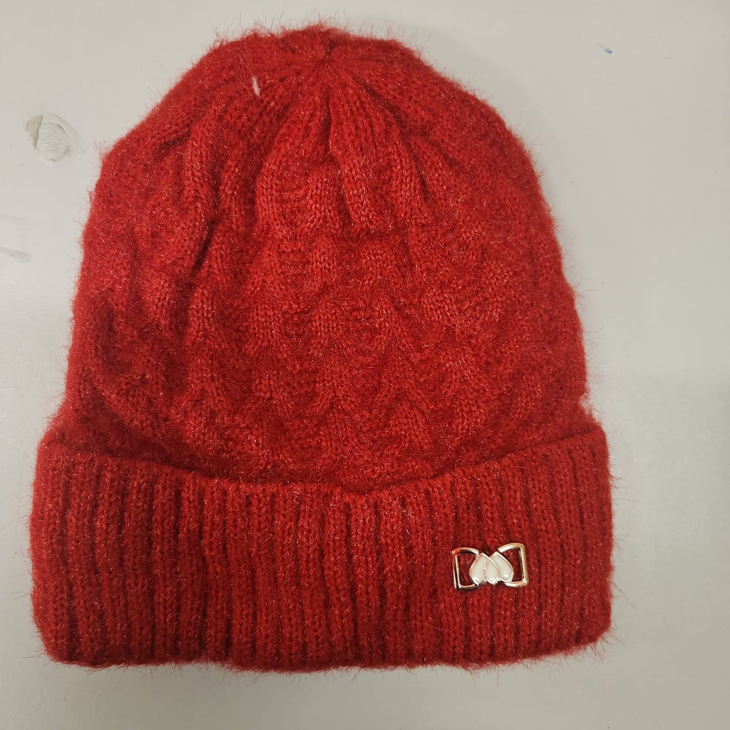 LADIES BEANIES WITH FURR