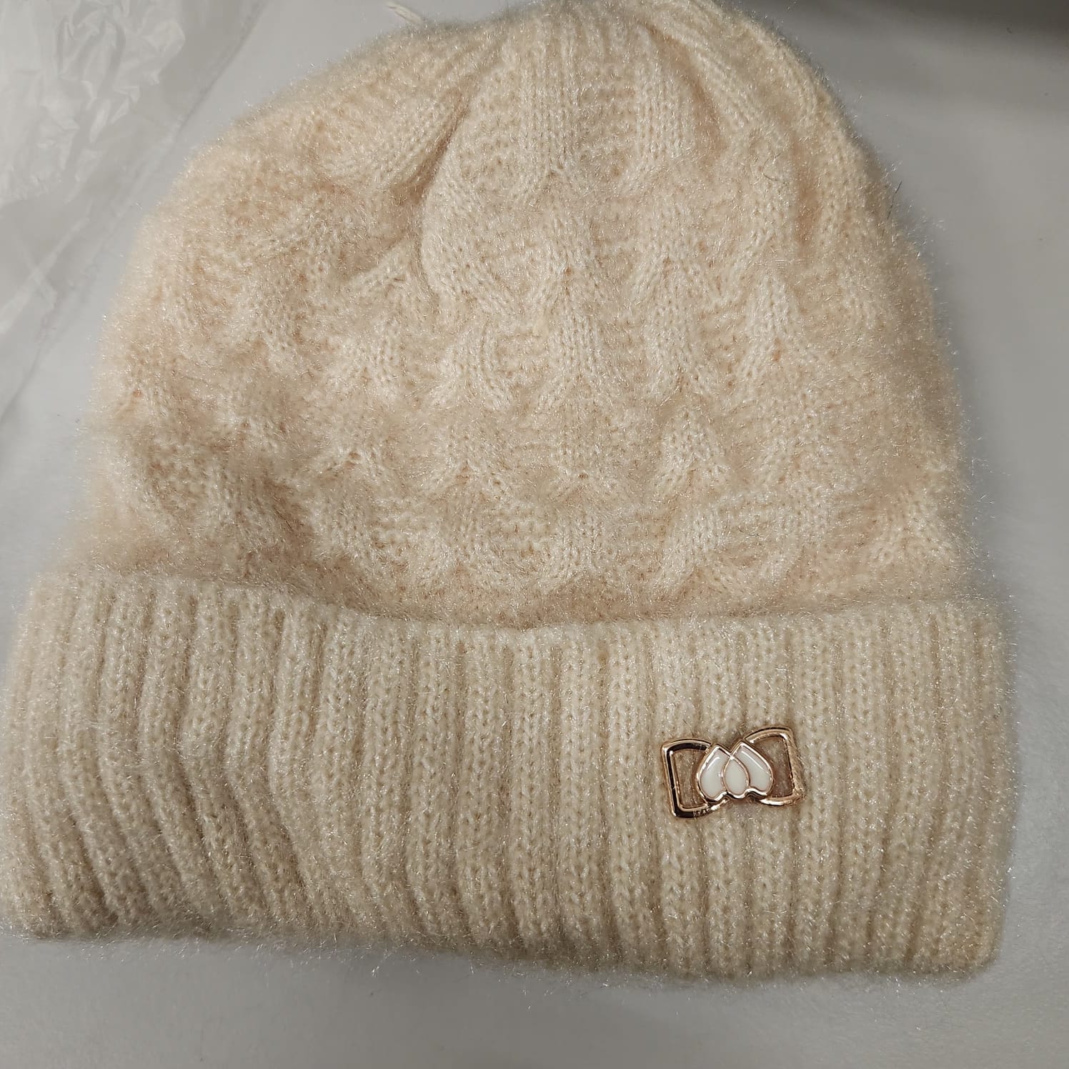 LADIES BEANIES WITH FURR
